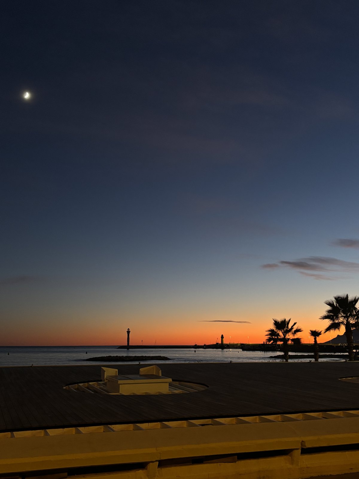 Behind the Scenes Cannes · der Abendhimmel über dem Meer