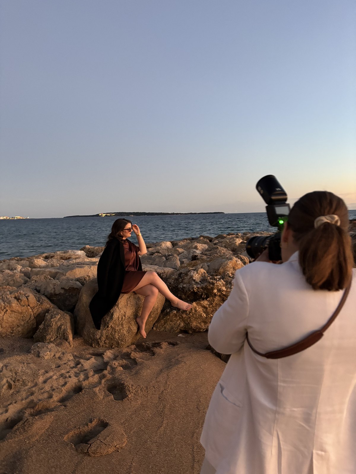 Behind the Scenes Cannes · Shooting auf den Felsen zum Sonnenuntergang