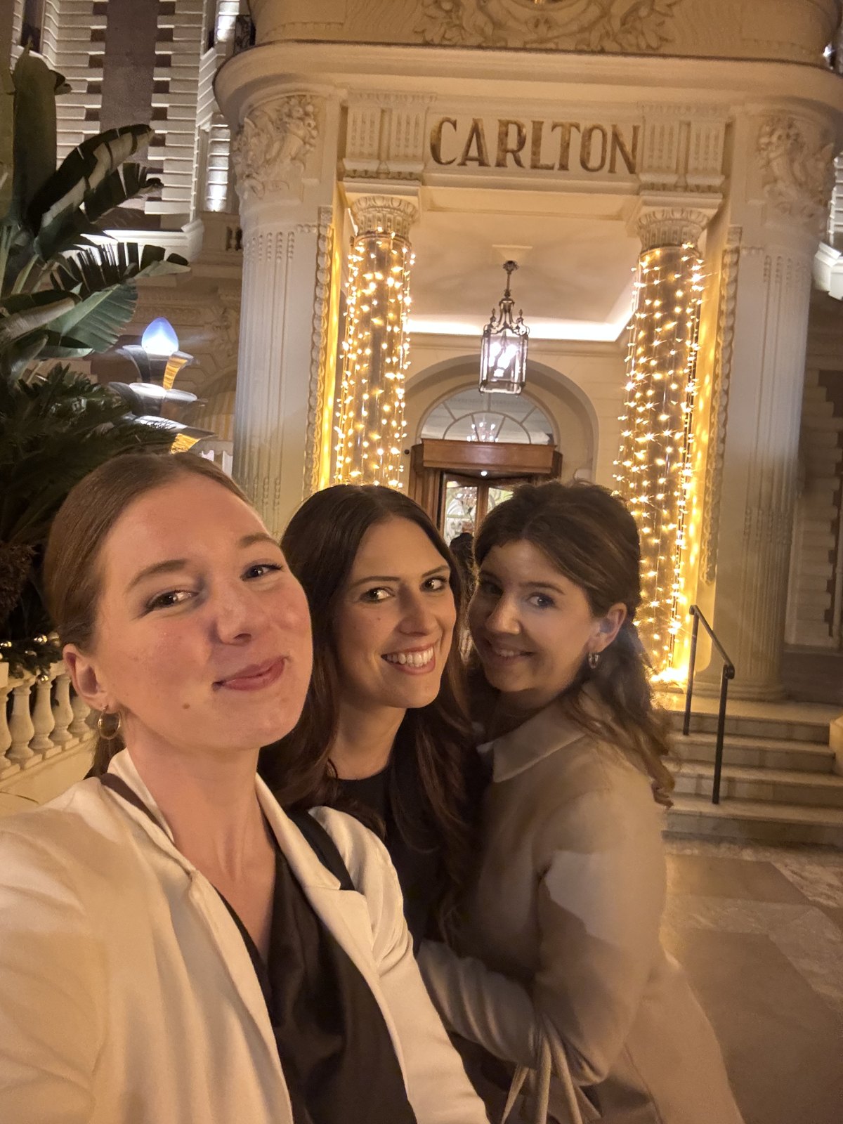 Behind the Scenes Cannes · das Team am Abend vor dem Carlton