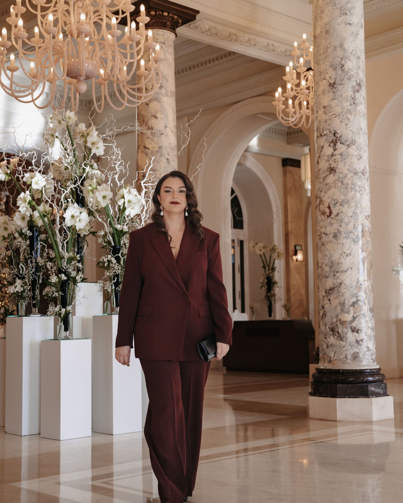 Editorial Cannes · in der Lobby des Carlton unter dem Kronleuchter