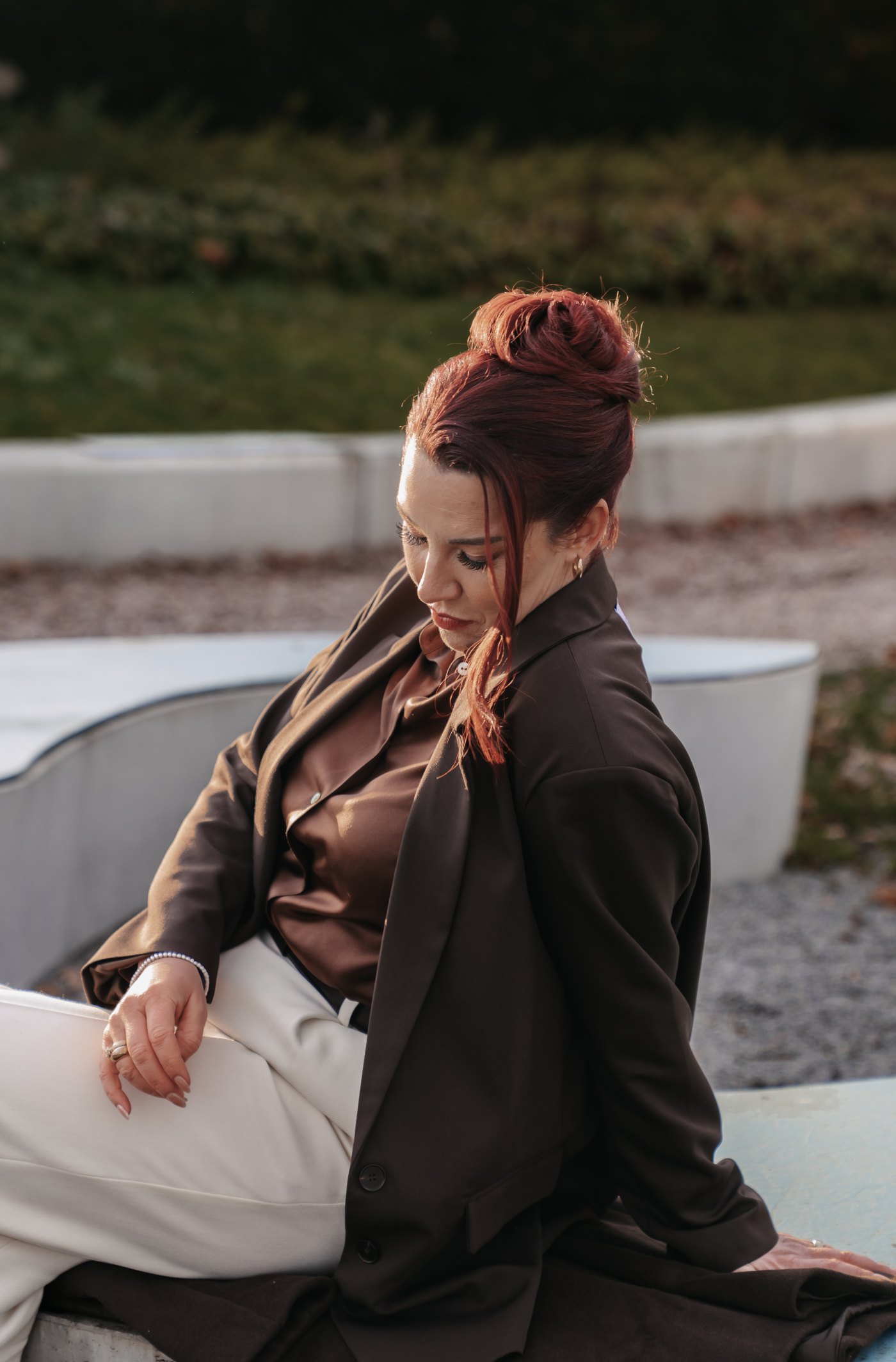 Editorial Hamburg · neuer Look in Braun und Weiß am Millionaires Sidewalk