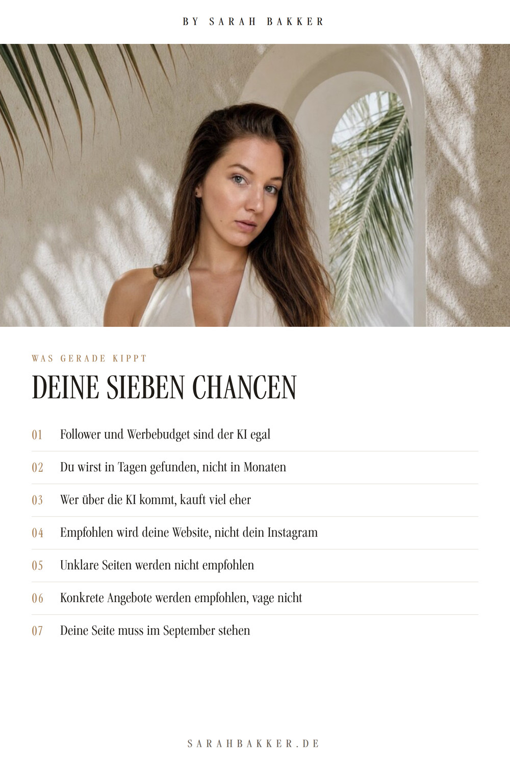 Sarah Bakker vor einer hellen Wand, darauf die Liste deiner sieben Chancen