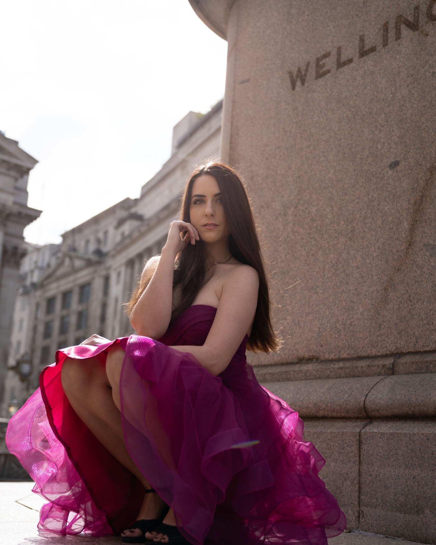 Editorial Shooting London · pinkes Tüllkleid am Wellington-Denkmal