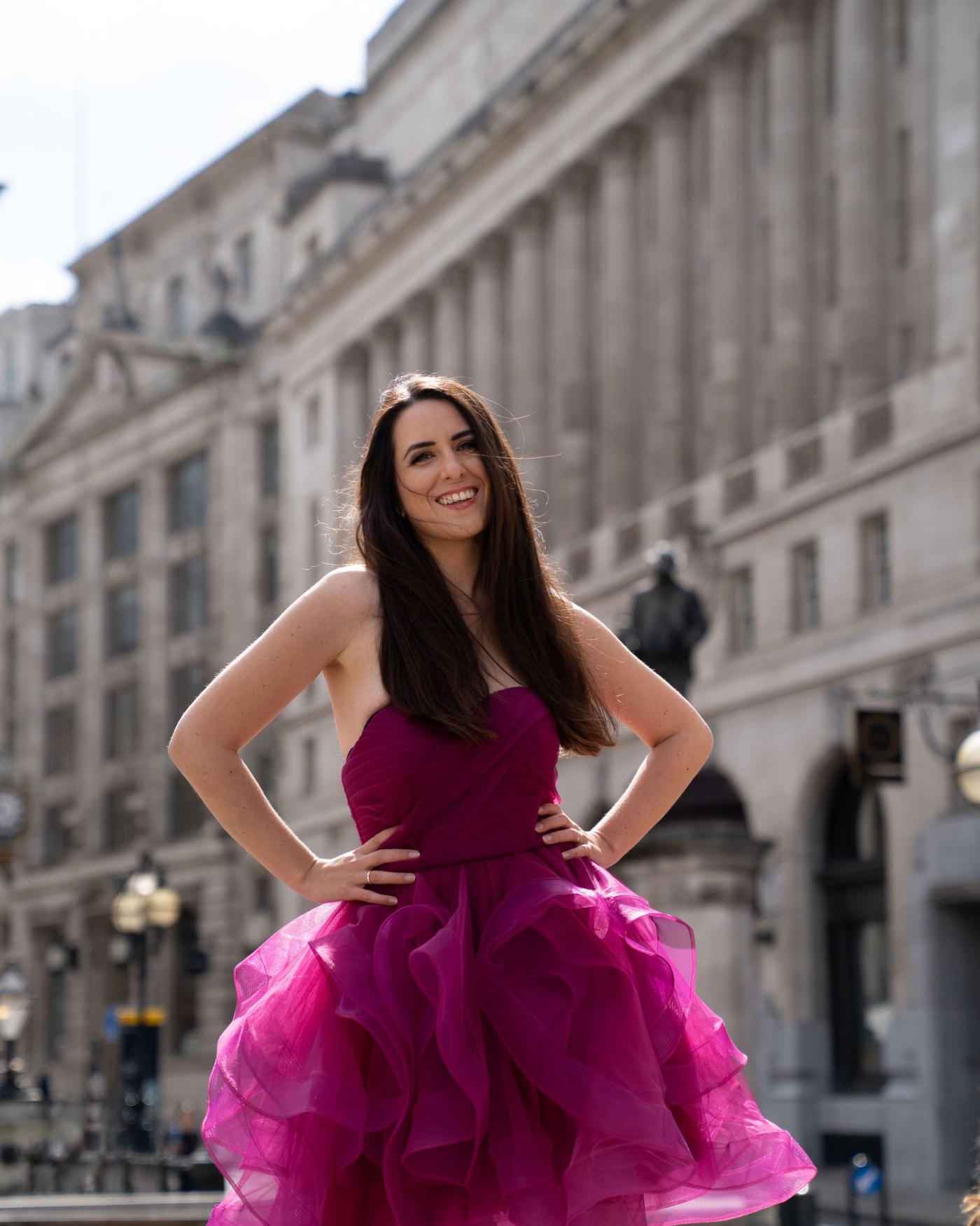 Editorial Shooting London · Power-Pose vor der Royal Exchange