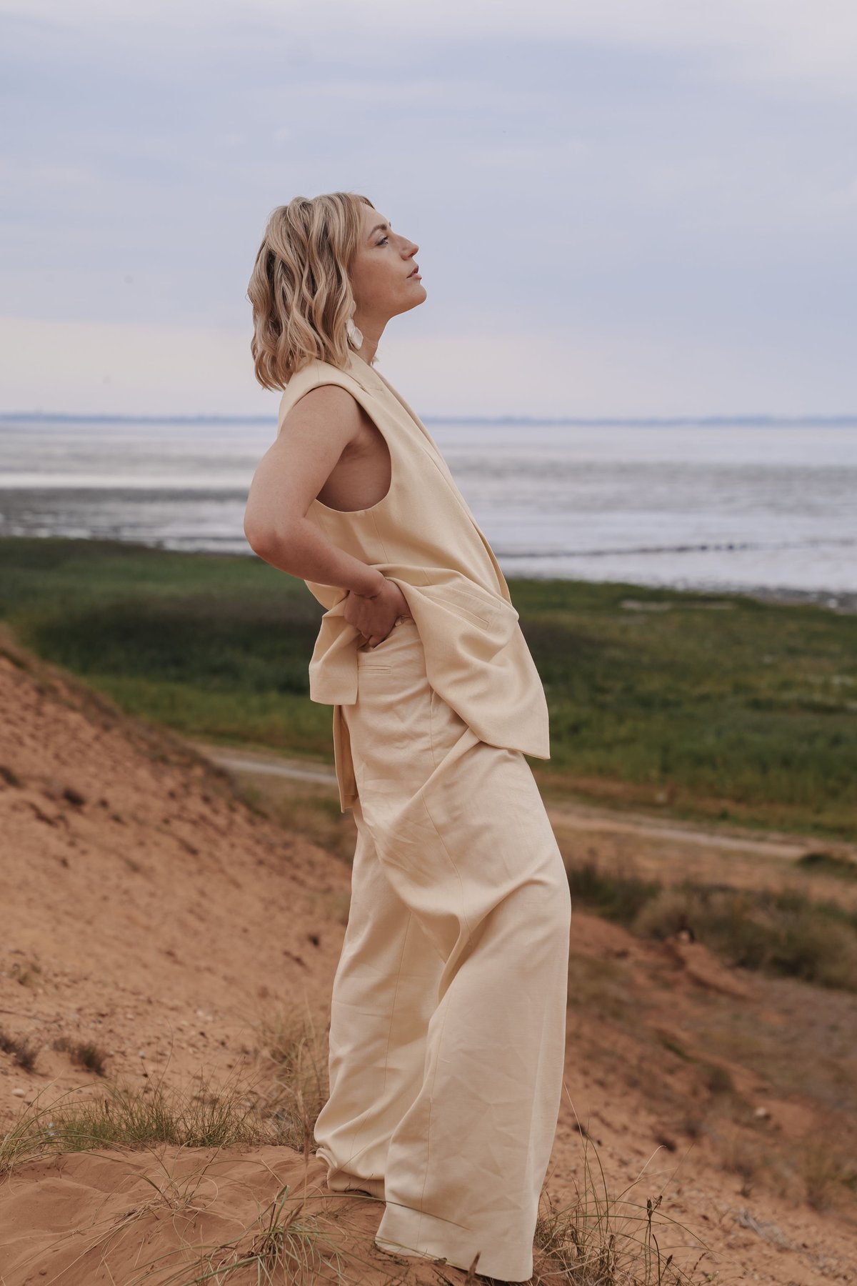 Lookbook Editorial Sylt · Rückenansicht mit Meerblick