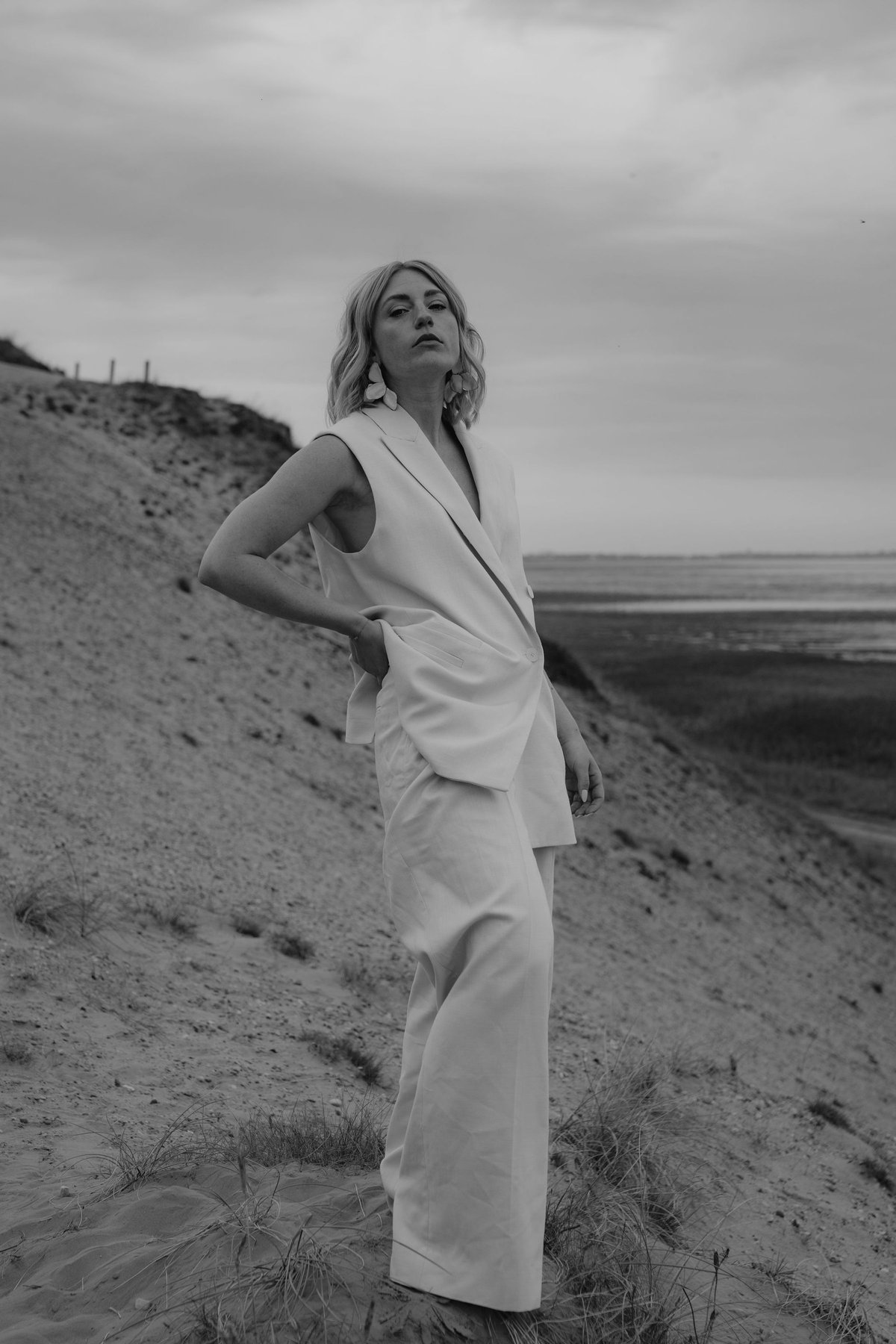 Lookbook-Editorial · Schwarzweiß in der Düne