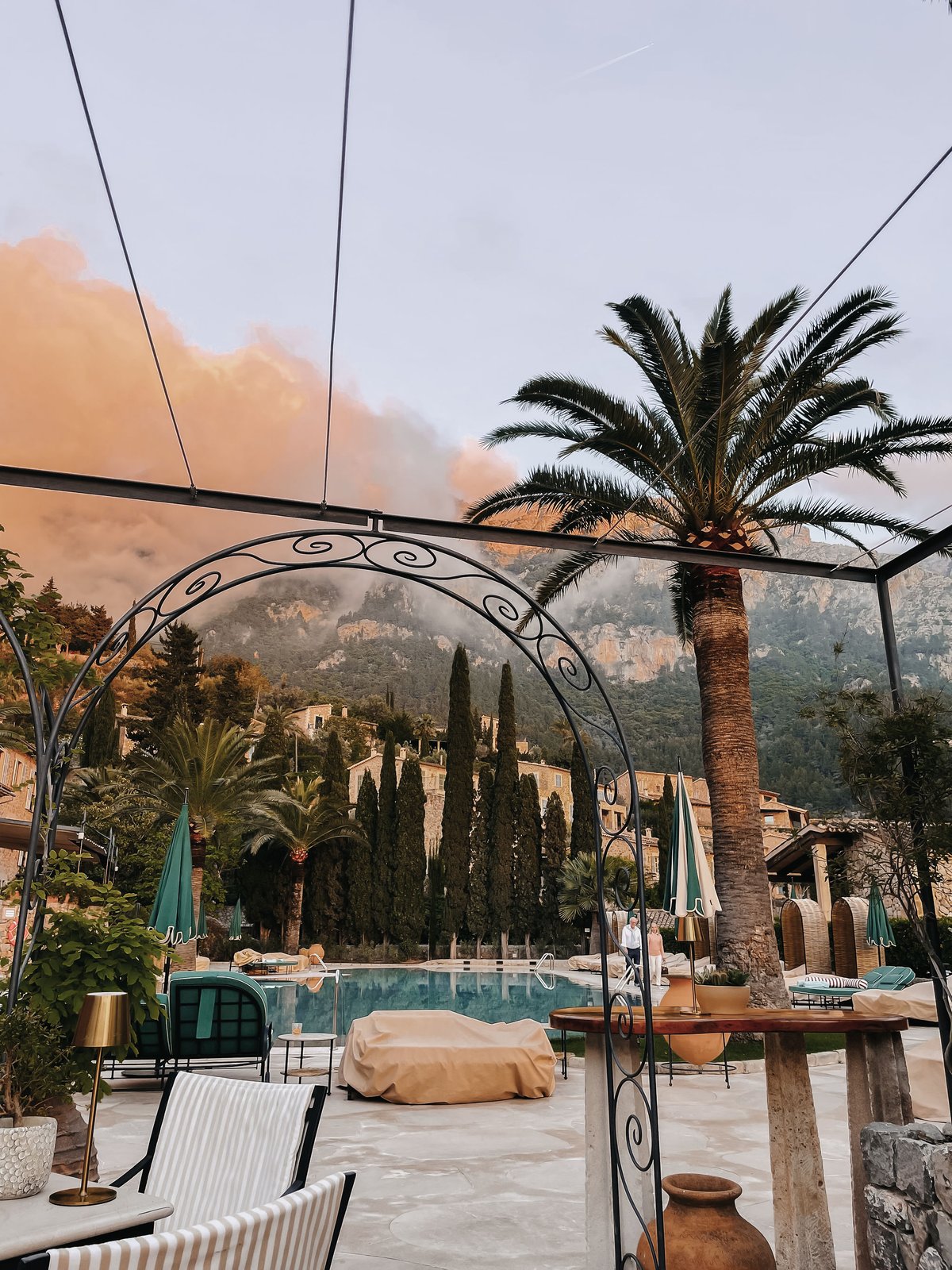 Live-Event Mallorca · Abendstimmung am Pool
