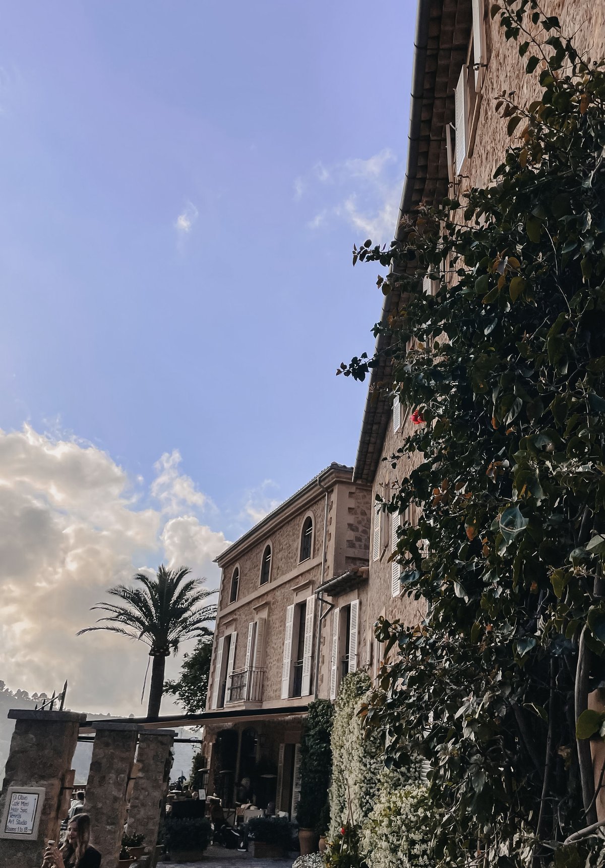 Live-Event Mallorca · Fassade im Abendlicht